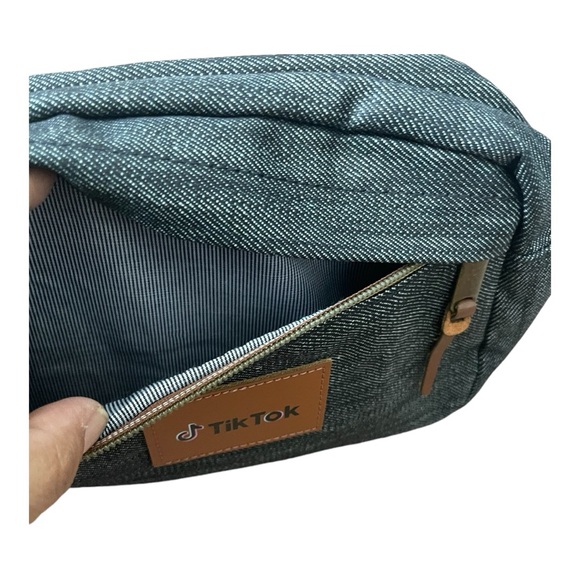 ✨🆕 and Never Been used TikTok Toiletry bag - Picture 2 of 5